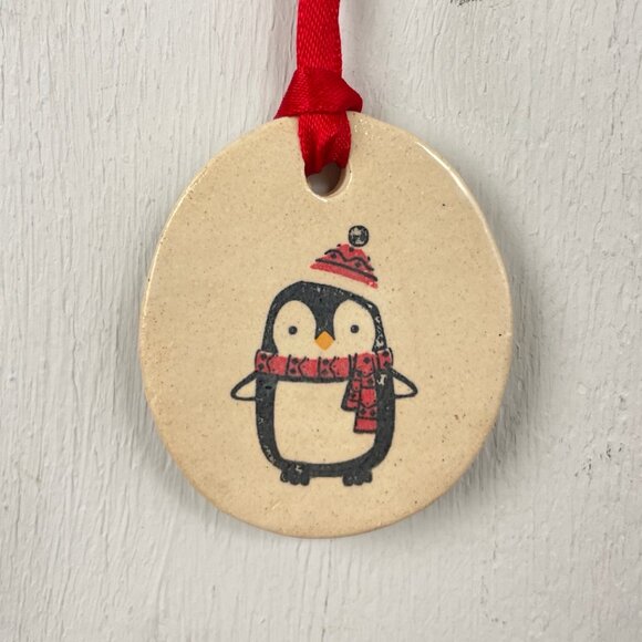 Vintage Christmas Ornament Penguin Ceramic Oval 1980s Hand Painted Decoration - Picture 1 of 3